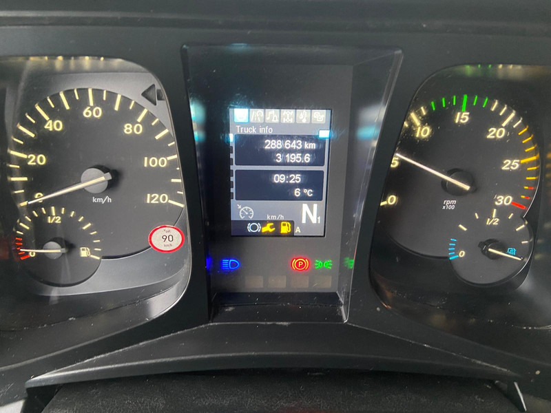 Camión caja cerrada Mercedes-Benz Antos 1827 4x2 BOX L=7538 mm: foto 17