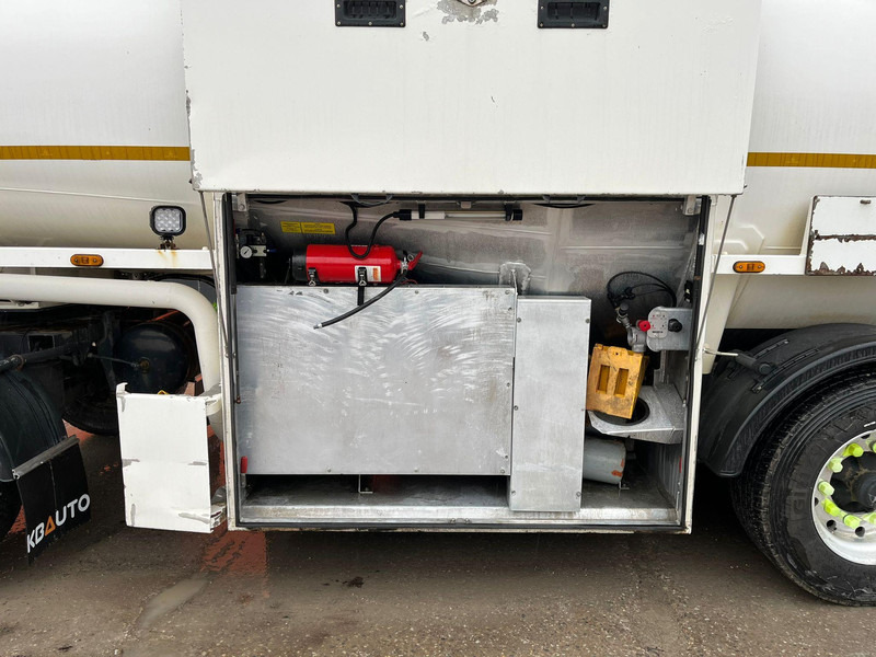 Remolque cisterna ROHR ANH-A-ZE 26 TOTAL CAPACITY 29900 I / 8250+6750+6850+8050 I: foto 12 Remolque cisterna ROHR ANH-A-ZE 26 TOTAL CAPACITY 29900 I / 8250+6750+6850+8050 I: foto 12