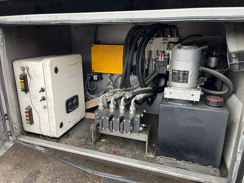 Camión transporte de ganado Scania G 480 6x2*4 BOX L=9212 mm / COOLANT LEAKAGE ON 3 RD CYLINDER: foto 14 Camión transporte de ganado Scania G 480 6x2*4 BOX L=9212 mm / COOLANT LEAKAGE ON 3 RD CYLINDER: foto 14