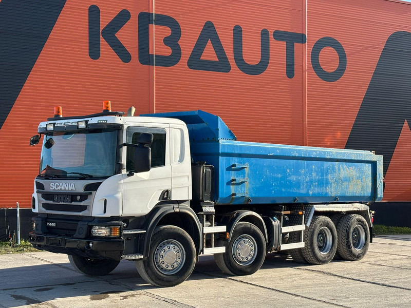 Scania P 440 8x4 RETARDER / FULL STEEL / BOX L=5850 mm - Camión volquete: foto 1 Scania P 440 8x4 RETARDER / FULL STEEL / BOX L=5850 mm - Camión volquete: foto 1