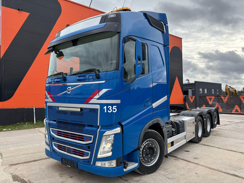 Volvo FH 500 8x4*4 FOR SALE AS CHASSIS / GCW 70 ton / PTO / CHASSIS L=6420 mm - Camión chasis: foto 2 Volvo FH 500 8x4*4 FOR SALE AS CHASSIS / GCW 70 ton / PTO / CHASSIS L=6420 mm - Camión chasis: foto 2