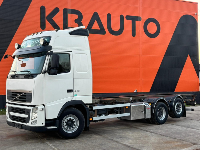 Volvo FH 540 6x2 LOW CHECKED MILEAGE ! / RETARDER / CHASSIS L=6975 mm - Camión chasis: foto 1 Volvo FH 540 6x2 LOW CHECKED MILEAGE ! / RETARDER / CHASSIS L=6975 mm - Camión chasis: foto 1