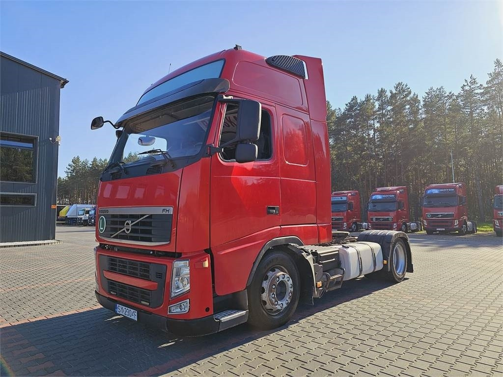 Volvo FH13 XXL MANUAL 420 EURO 5 2011 r MEGA LOW DECK - Cabeza tractora: foto 2 Volvo FH13 XXL MANUAL 420 EURO 5 2011 r MEGA LOW DECK - Cabeza tractora: foto 2