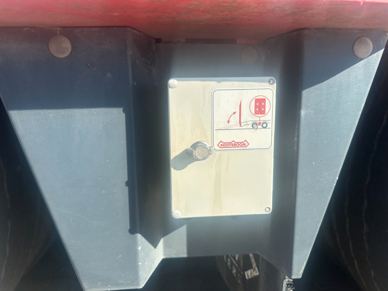 Nooteboom 4 achs anhänger / Doppelt rampen - Remolque góndola rebajadas: foto 5 Nooteboom 4 achs anhänger / Doppelt rampen - Remolque góndola rebajadas: foto 5