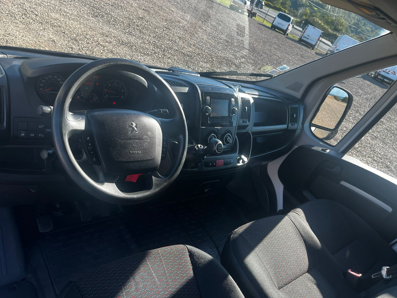 PEUGEOT Boxer III 2.2 HDI 120 L3H2 PREMIUM - Furgón: foto 5 PEUGEOT Boxer III 2.2 HDI 120 L3H2 PREMIUM - Furgón: foto 5