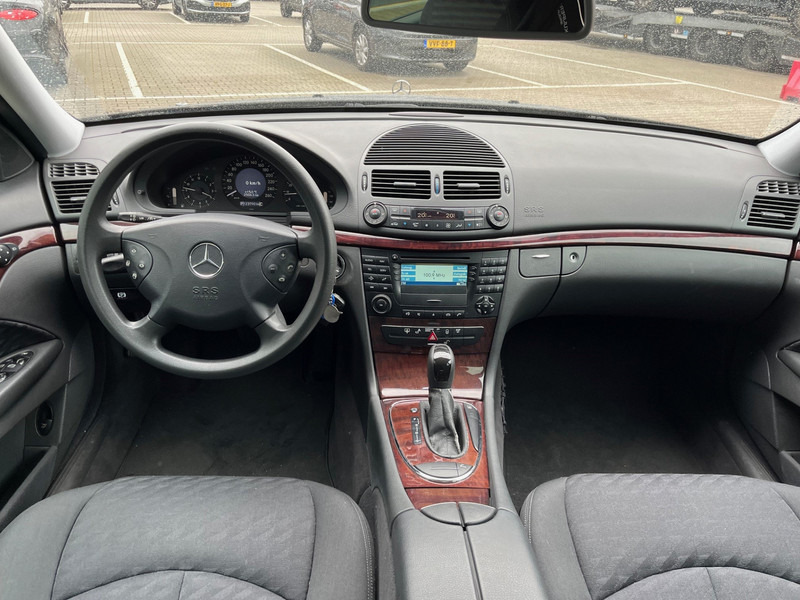 Sedan Mercedes-Benz E-Klasse / Limousine / 240 Avantgarde / 4-Matic / 8-pers / APK/TUV 09-2026 /: foto 7