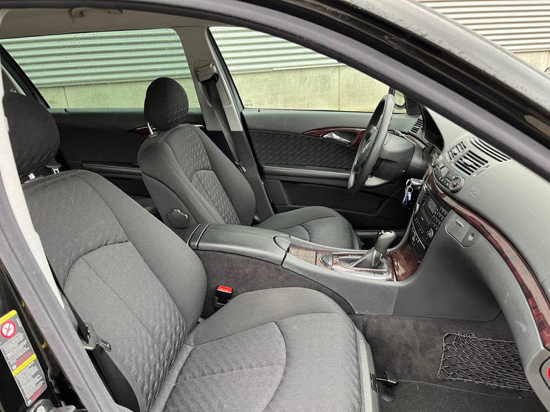 Sedan Mercedes-Benz E-Klasse / Limousine / 240 Avantgarde / 4-Matic / 8-pers / APK/TUV 09-2026 /: foto 6