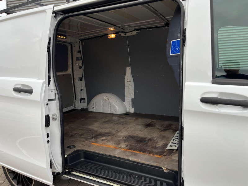 Mercedes-Benz Vito 111 CDI Lang / Business Professional Plus / / Imperial / Towbar - Furgoneta pequeña: foto 4 Mercedes-Benz Vito 111 CDI Lang / Business Professional Plus / / Imperial / Towbar - Furgoneta pequeña: foto 4