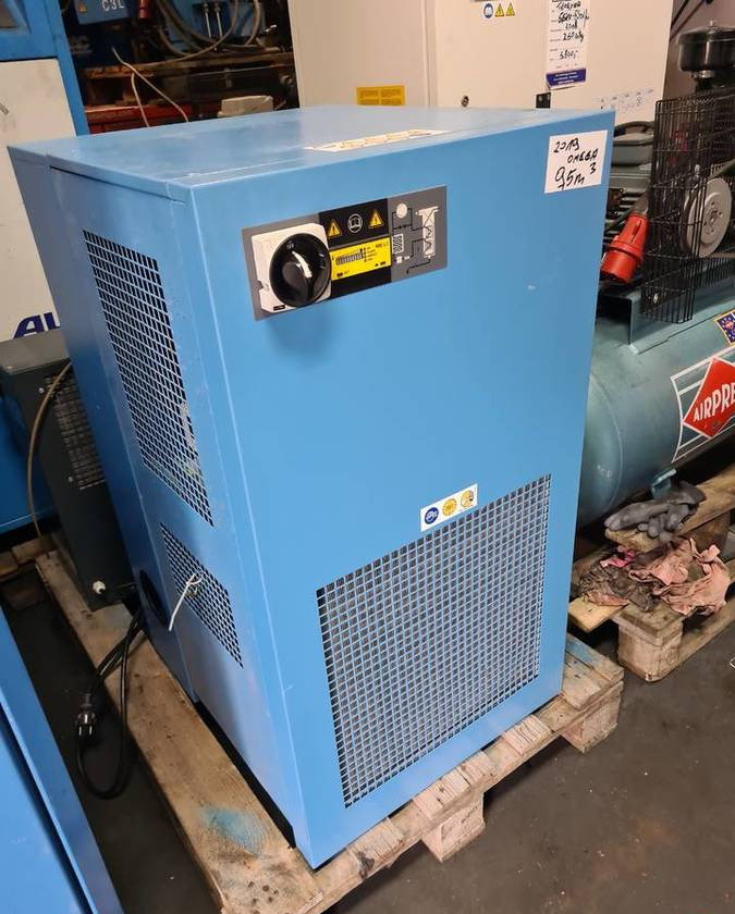 Osuszacz ziębniczy OMEGA 9,5 m3 - Compresor de aire: foto 2 Osuszacz ziębniczy OMEGA 9,5 m3 - Compresor de aire: foto 2