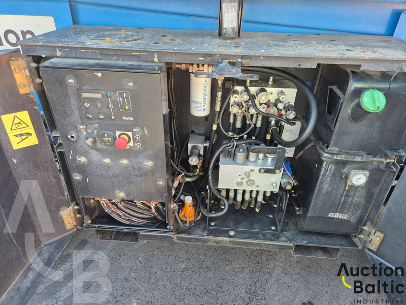 Plataforma de tijeras Genie GS 3369 RT: foto 15 Plataforma de tijeras Genie GS 3369 RT: foto 15