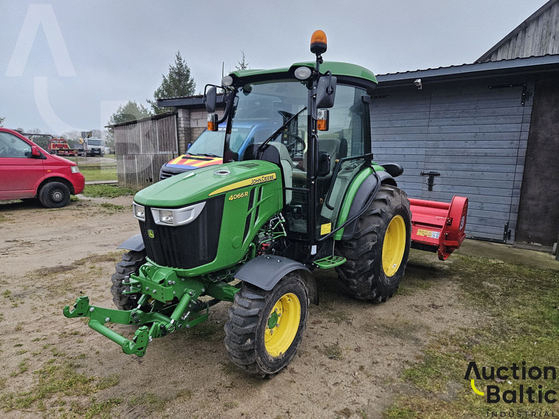 John Deere 4066 R - Tractor: foto 1 John Deere 4066 R - Tractor: foto 1
