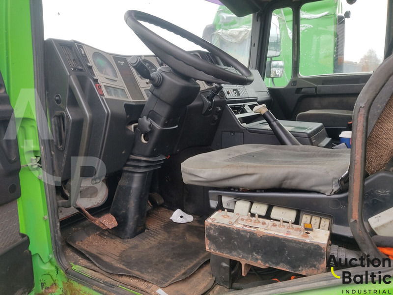 MAN 18.284 - Camión portacontenedor de cadenas: foto 5 MAN 18.284 - Camión portacontenedor de cadenas: foto 5