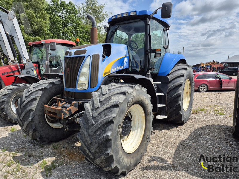 New Holland T 8040 - Tractor: foto 1 New Holland T 8040 - Tractor: foto 1