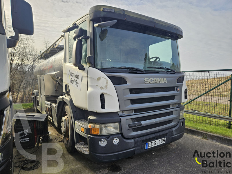 Scania P 230 - Camión cisterna: foto 2 Scania P 230 - Camión cisterna: foto 2