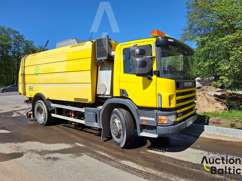Scania P 94 - Barredora vial: foto 1 Scania P 94 - Barredora vial: foto 1