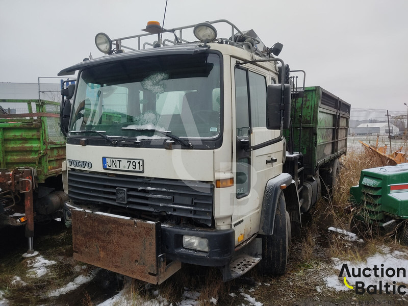 Volvo FL618 - Camión volquete, Camión grúa: foto 1 Volvo FL618 - Camión volquete, Camión grúa: foto 1
