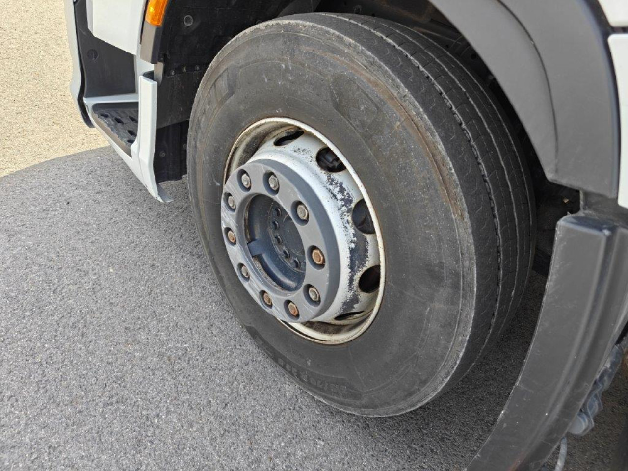 IVECO S-Way AS440S46T/P2LNG Euro6 Intarder Klima - Cabeza tractora: foto 5 IVECO S-Way AS440S46T/P2LNG Euro6 Intarder Klima - Cabeza tractora: foto 5