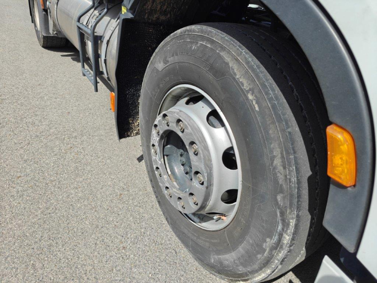 IVECO S-Way AS440S46T/P2LNG Euro6 Intarder Klima - Cabeza tractora: foto 3 IVECO S-Way AS440S46T/P2LNG Euro6 Intarder Klima - Cabeza tractora: foto 3