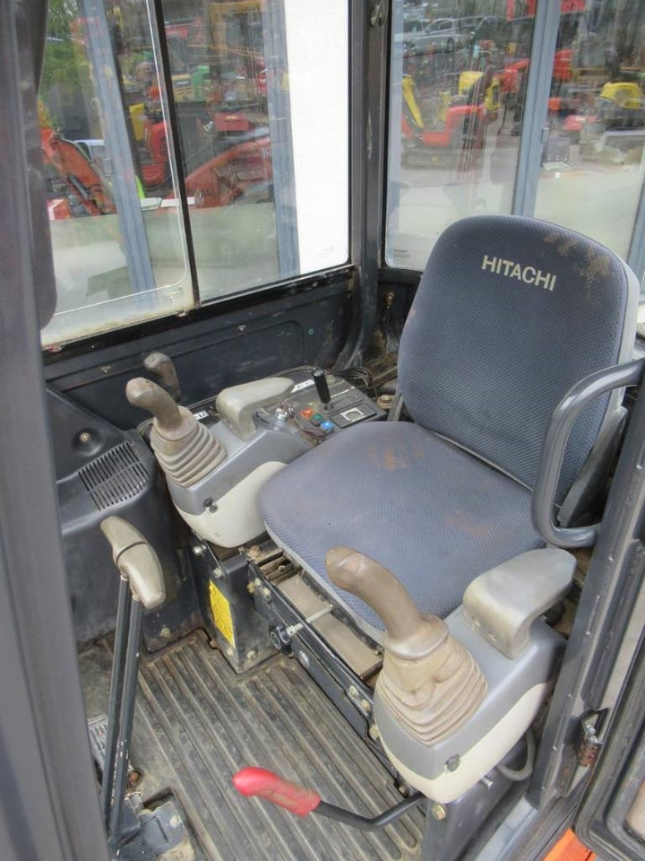 Miniexcavadora Hitachi ZX 18-3 CLR: foto 8 Miniexcavadora Hitachi ZX 18-3 CLR: foto 8