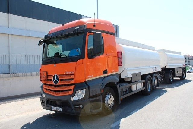 Mercedes-Benz Actros 2548 6x2/4 - Camión cisterna: foto 1 Mercedes-Benz Actros 2548 6x2/4 - Camión cisterna: foto 1