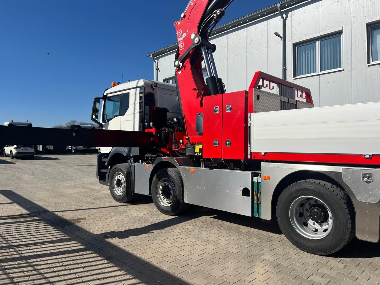 MAN 8x4 Hydro mit F1150 inkl Jib und Winde Korb - Cabeza tractora: foto 4 MAN 8x4 Hydro mit F1150 inkl Jib und Winde Korb - Cabeza tractora: foto 4