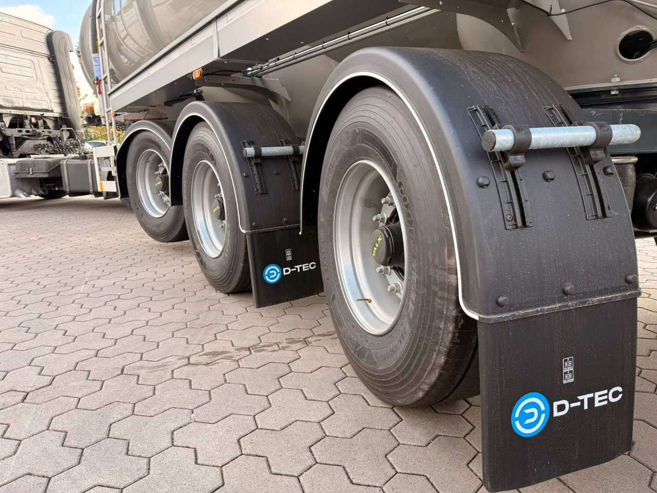 D-TEC Gülletanker 30m³ mit Zwangslenkung - Semirremolque cisterna: foto 2 D-TEC Gülletanker 30m³ mit Zwangslenkung - Semirremolque cisterna: foto 2