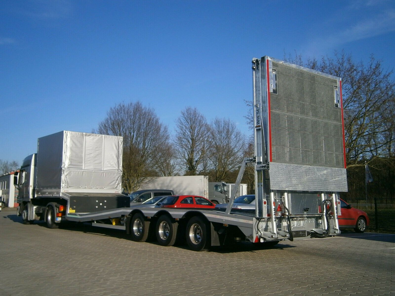 Gabelstaplertransporter Tiefbett Rampen - Semirremolque góndola rebajadas: foto 1 Gabelstaplertransporter Tiefbett Rampen - Semirremolque góndola rebajadas: foto 1