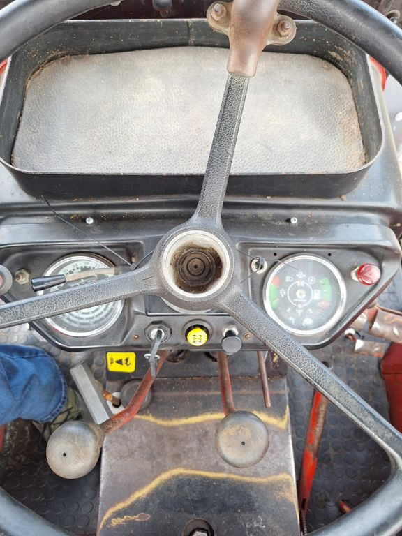 Tractor IHC 833 Allrad Kabine: foto 14 Tractor IHC 833 Allrad Kabine: foto 14