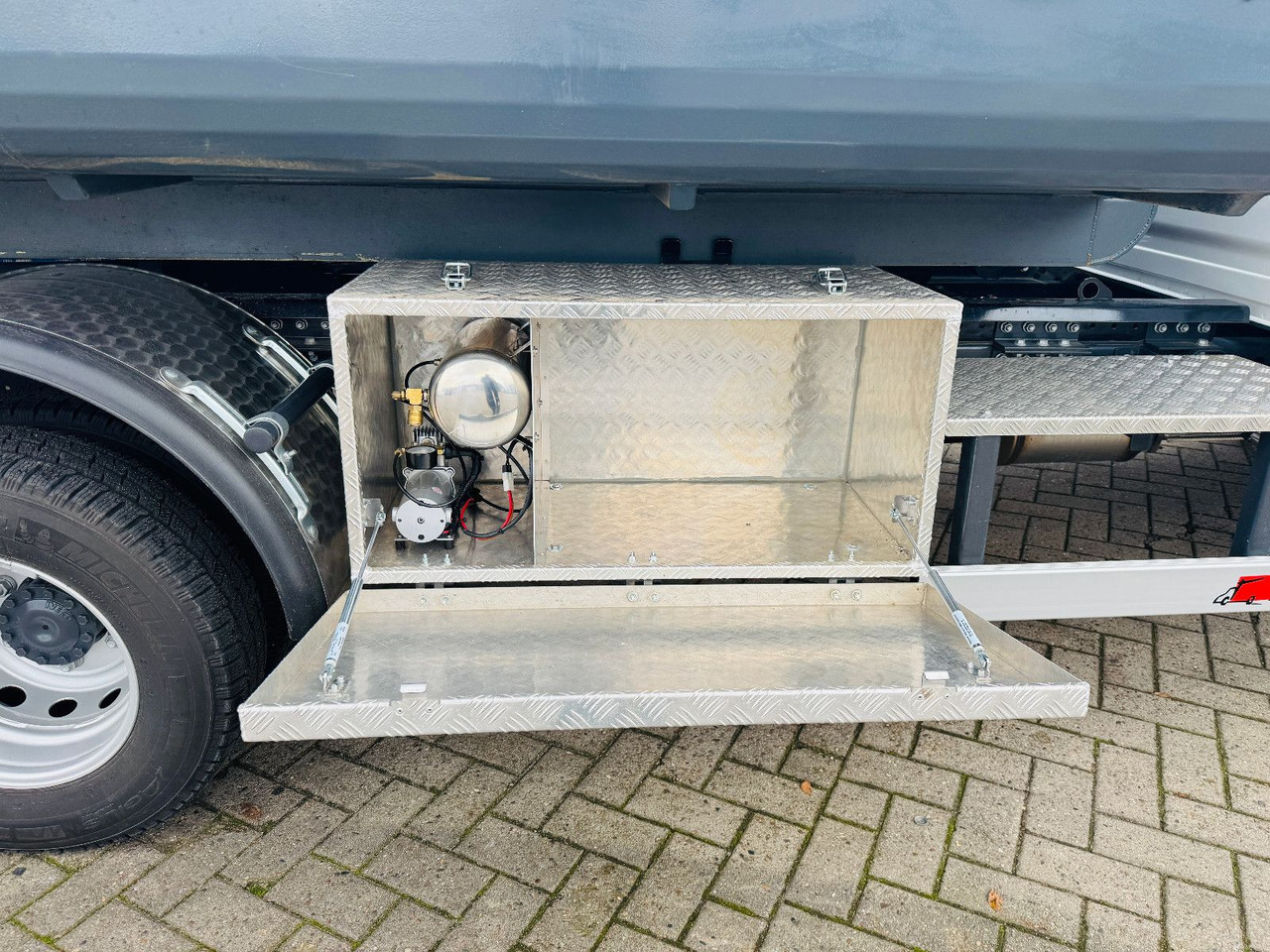 Iveco Daily 70C18H Hyva Abrollkipper - Camión multibasculante: foto 5 Iveco Daily 70C18H Hyva Abrollkipper - Camión multibasculante: foto 5