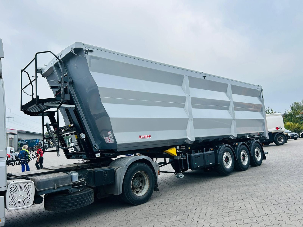 Kempf SKM 36/3 SHL-Light 3-Achs Stahl Kipper 51m³ - Semirremolque volquete: foto 1 Kempf SKM 36/3 SHL-Light 3-Achs Stahl Kipper 51m³ - Semirremolque volquete: foto 1