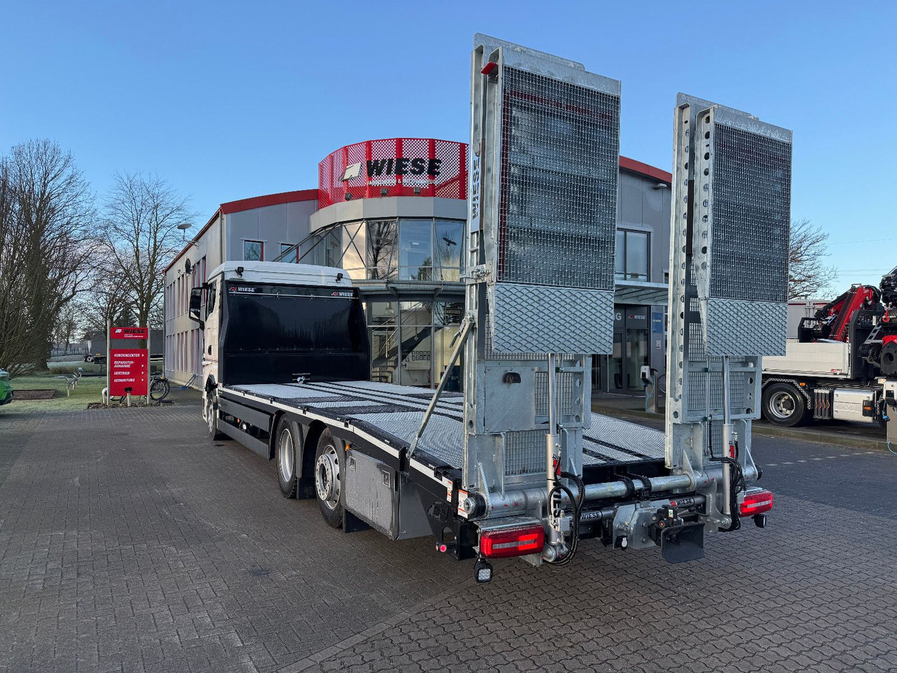 MAN Baumaschinen- Arbeitsbühnentransporter Rampen - Camión portavehículos: foto 5 MAN Baumaschinen- Arbeitsbühnentransporter Rampen - Camión portavehículos: foto 5