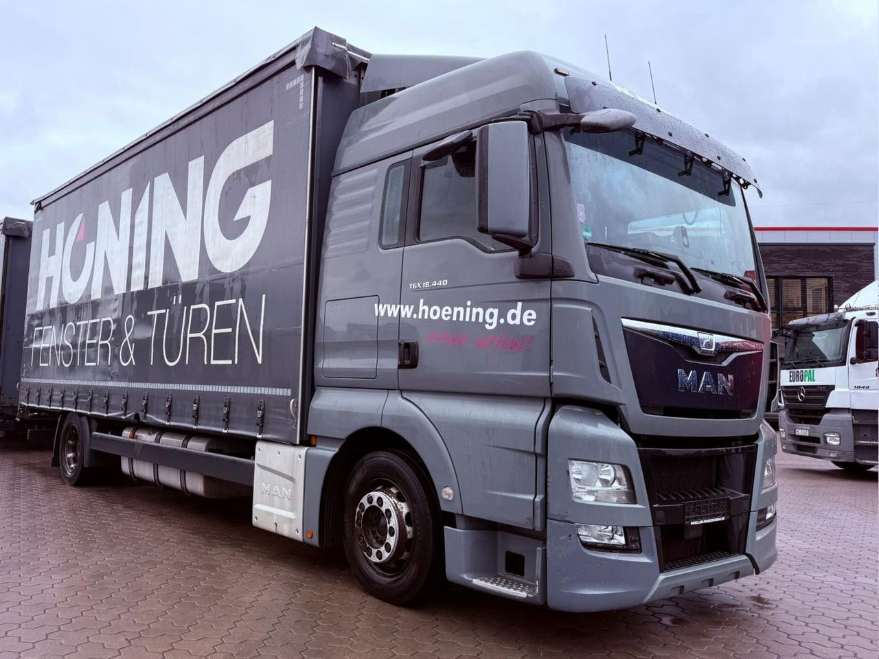 MAN TGX 18.440 LL Volumen LKW mit Staplerhalterung MAN TGX 18.440 LL Volumen LKW mit Staplerhalterung - Camión lona: foto 2 MAN TGX 18.440 LL Volumen LKW mit Staplerhalterung MAN TGX 18.440 LL Volumen LKW mit Staplerhalterung - Camión lona: foto 2