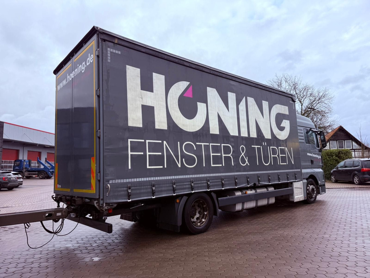 MAN TGX 18.440 LL Volumen LKW mit Staplerhalterung MAN TGX 18.440 LL Volumen LKW mit Staplerhalterung - Camión lona: foto 2 MAN TGX 18.440 LL Volumen LKW mit Staplerhalterung MAN TGX 18.440 LL Volumen LKW mit Staplerhalterung - Camión lona: foto 2