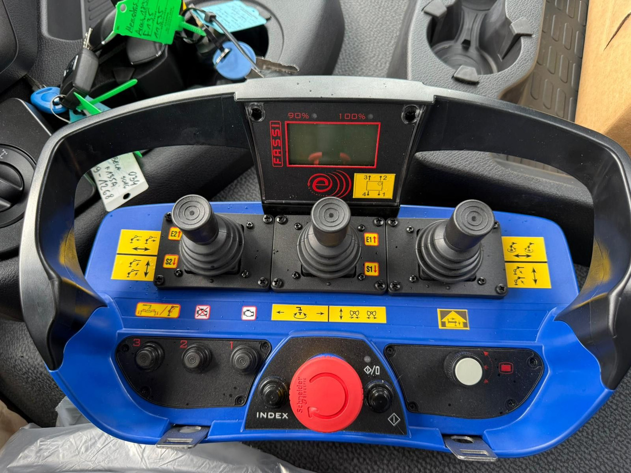 Leasing de Mercedes-Benz Arocs 1835 4x4 Allrad Fassi F135 Kran Kipper Mercedes-Benz Arocs 1835 4x4 Allrad Fassi F135 Kran Kipper: foto 15 Leasing de Mercedes-Benz Arocs 1835 4x4 Allrad Fassi F135 Kran Kipper Mercedes-Benz Arocs 1835 4x4 Allrad Fassi F135 Kran Kipper: foto 15