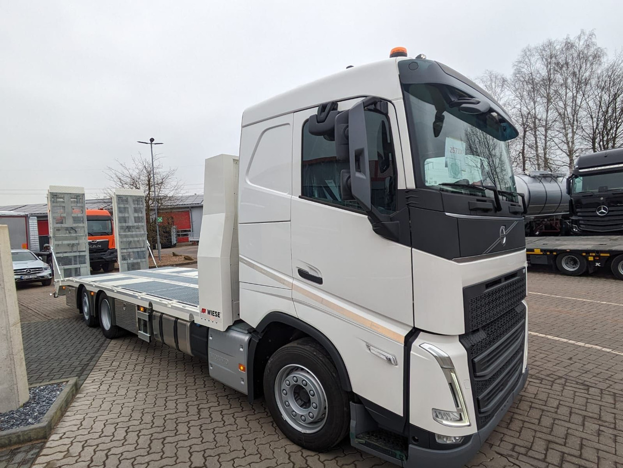 Volvo FH 420 Maschinentransporter Rampennen. - Grua de remolque autos: foto 2 Volvo FH 420 Maschinentransporter Rampennen. - Grua de remolque autos: foto 2