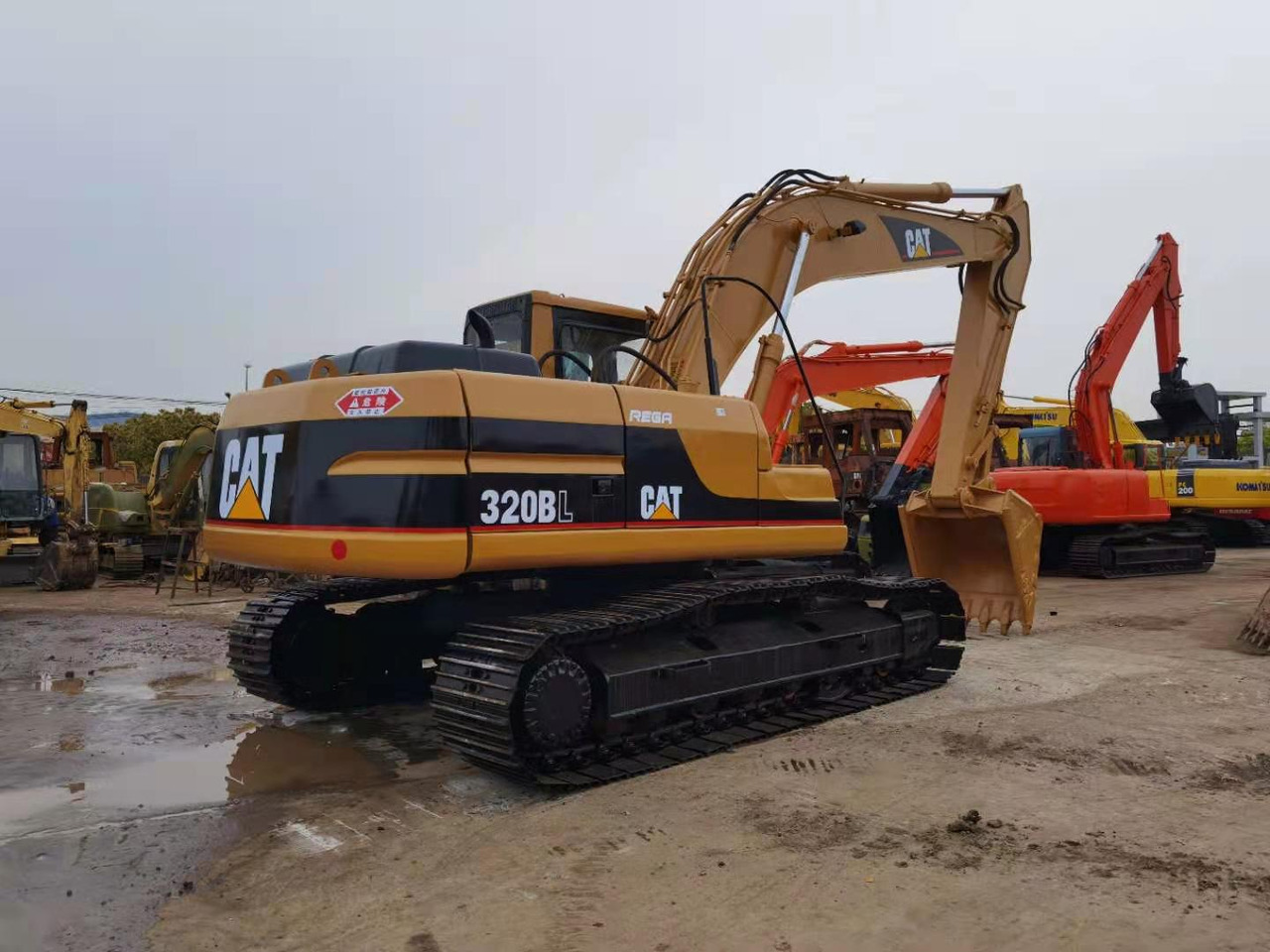 CATERPILLAR 320B - Excavadora de cadenas: foto 1 CATERPILLAR 320B - Excavadora de cadenas: foto 1