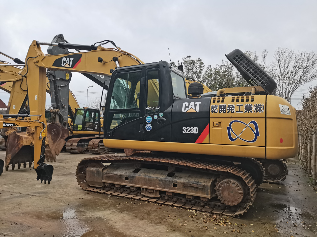 CATERPILLAR 323D - Excavadora de cadenas: foto 1 CATERPILLAR 323D - Excavadora de cadenas: foto 1
