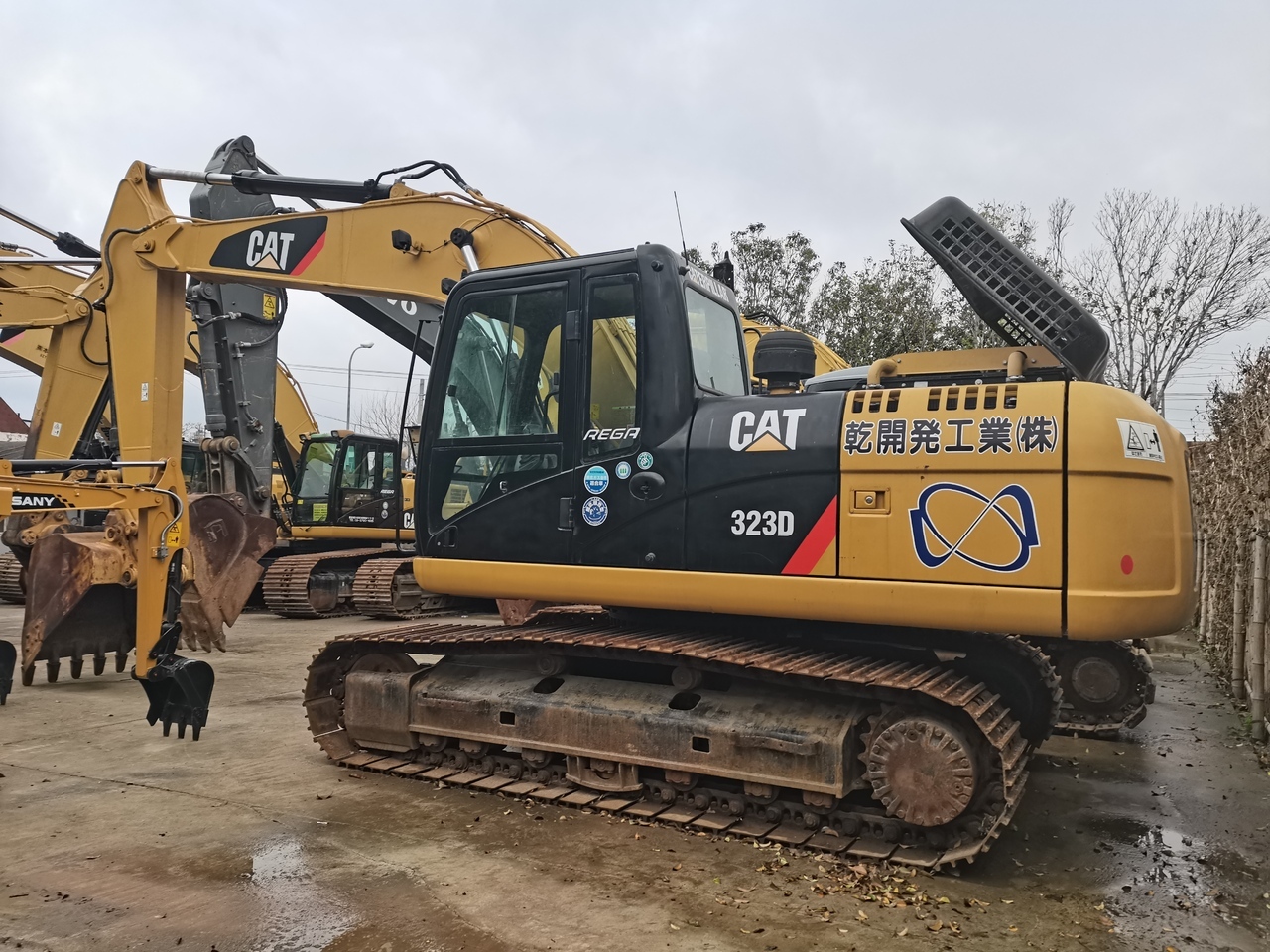 CATERPILLAR 323D - Excavadora de cadenas: foto 1 CATERPILLAR 323D - Excavadora de cadenas: foto 1