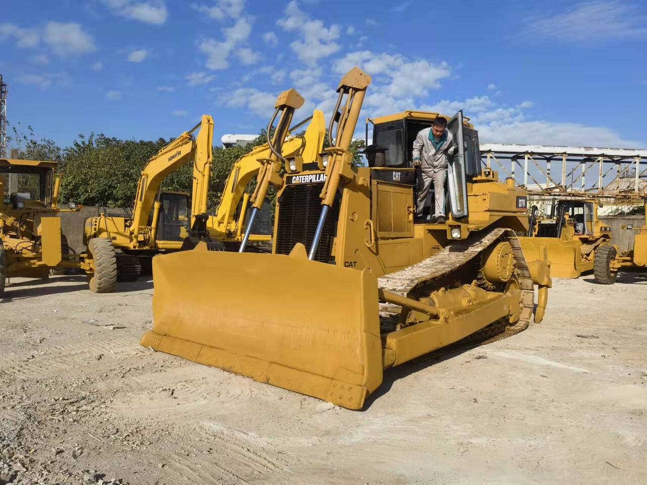 CATERPILLAR D7R - Bulldozer: foto 1 CATERPILLAR D7R - Bulldozer: foto 1