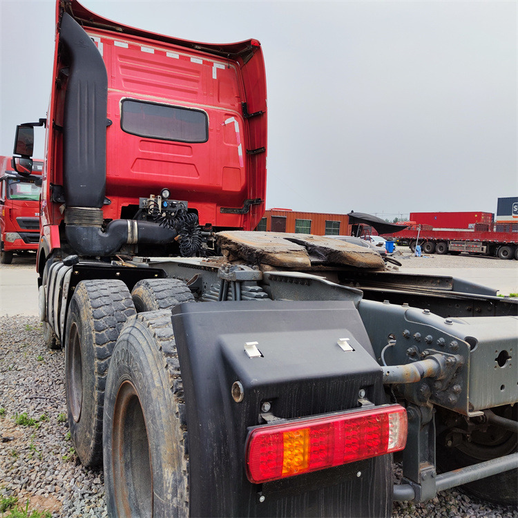 HOWO HOWO T7H-540 tractors - Cabeza tractora: foto 2 HOWO HOWO T7H-540 tractors - Cabeza tractora: foto 2