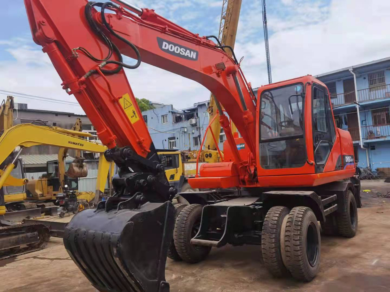 DOOSAN DH150W-7 - Excavadora de ruedas: foto 3 DOOSAN DH150W-7 - Excavadora de ruedas: foto 3