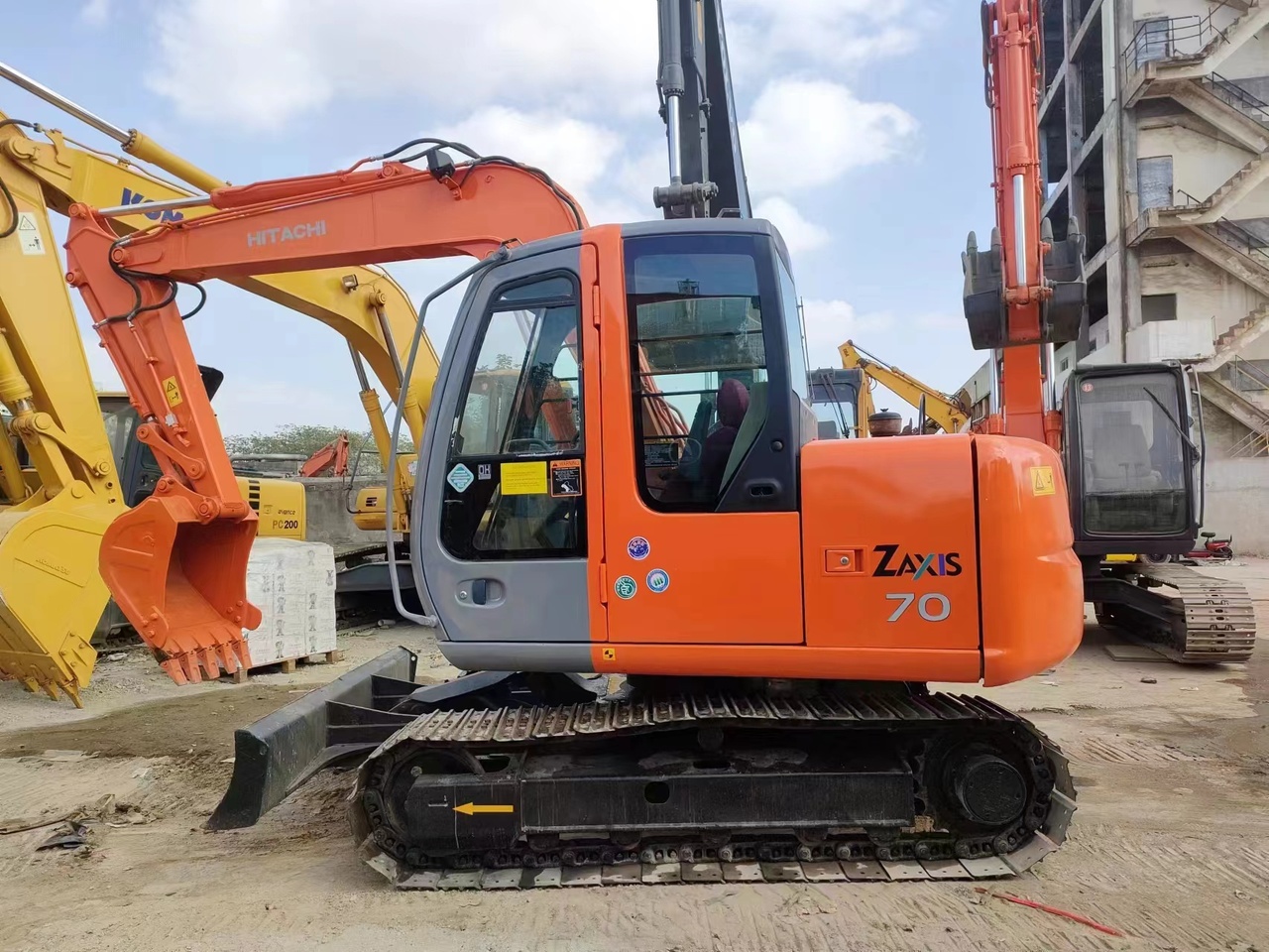 HITACHI ZX70 - Miniexcavadora: foto 2 HITACHI ZX70 - Miniexcavadora: foto 2