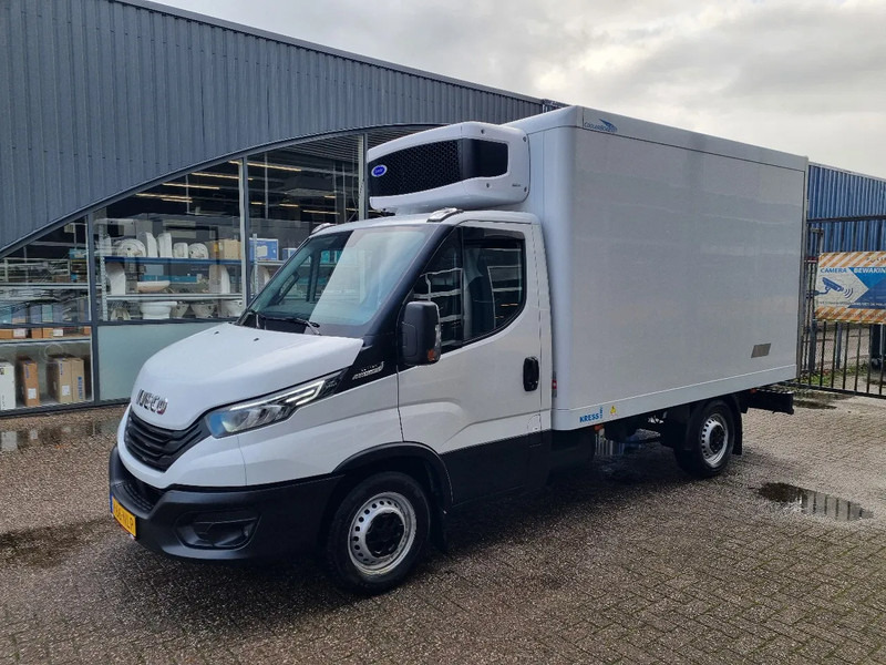 Iveco Daily 35S16 Hi-Matic Koelkoffer Carrier Xarios 5 ST 380V +20C/-20C Euro 6E - Furgoneta frigorifica: foto 4 Iveco Daily 35S16 Hi-Matic Koelkoffer Carrier Xarios 5 ST 380V +20C/-20C Euro 6E - Furgoneta frigorifica: foto 4