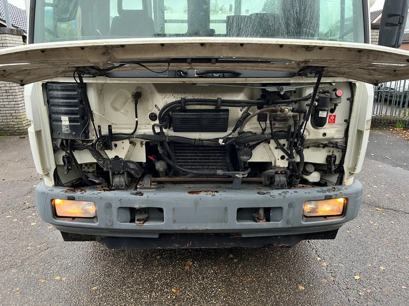 Volvo FL 611 FL6 11 4x2 with TANK, possible to remove the tank - Camión cisterna: foto 3 Volvo FL 611 FL6 11 4x2 with TANK, possible to remove the tank - Camión cisterna: foto 3