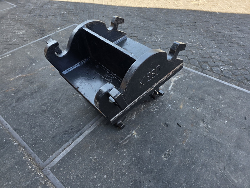 Verloop cw 45 naar cw 40 adaptor plate cw 45 cw 40 - Acoplamiento rápido para Maquinaria de construcción: foto 3 Verloop cw 45 naar cw 40 adaptor plate cw 45 cw 40 - Acoplamiento rápido para Maquinaria de construcción: foto 3