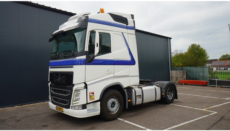 Volvo FH 420 ADR EURO 6 GLOBETROTTER - Cabeza tractora: foto 3 Volvo FH 420 ADR EURO 6 GLOBETROTTER - Cabeza tractora: foto 3