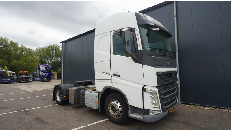 Volvo FH 420 GLOBETROTTER EURO 6 - Cabeza tractora: foto 4 Volvo FH 420 GLOBETROTTER EURO 6 - Cabeza tractora: foto 4