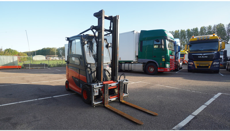 Linde E30HL-01/600 FORKLIFT BROKEN COMPUTER!! - Maquinaria de construcción: foto 3 Linde E30HL-01/600 FORKLIFT BROKEN COMPUTER!! - Maquinaria de construcción: foto 3