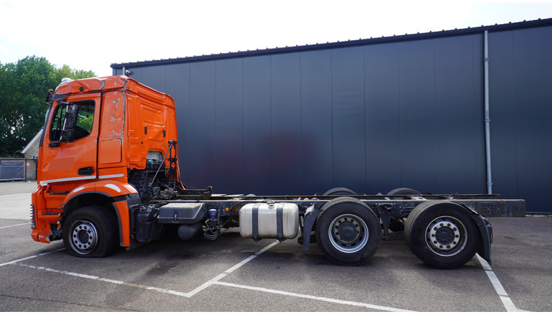 Mercedes-Benz ANTOS 2843 6x2 DAMAGED VEHICLE - Camión chasis: foto 1 Mercedes-Benz ANTOS 2843 6x2 DAMAGED VEHICLE - Camión chasis: foto 1