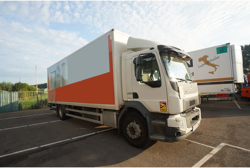 Volvo FL 280 CLOSED BOX BROKEN ENGINE NOT DRIVABLE - Camión caja cerrada: foto 3 Volvo FL 280 CLOSED BOX BROKEN ENGINE NOT DRIVABLE - Camión caja cerrada: foto 3